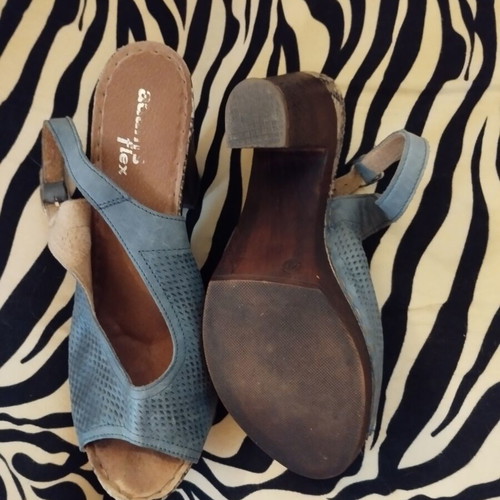Flex Anatomic all leather peep toe sandals like new, blue