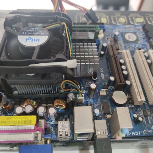 ASROCK Motherboard P4VM800 used with CPU Celeron 2.20GHz and 512MB RAM
