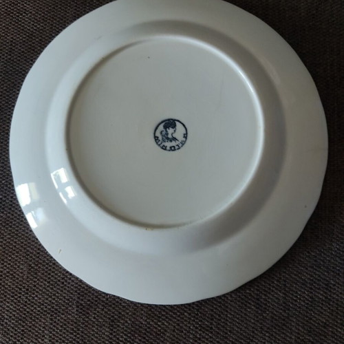 Vintage Minotiki plate used, white with embossed design, 23 cm