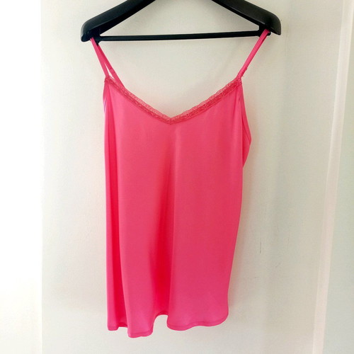 Lingerie fuchsia new top with adjustable straps
