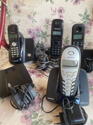 Wireless phones pack of 4 used for parts with Siemens modem