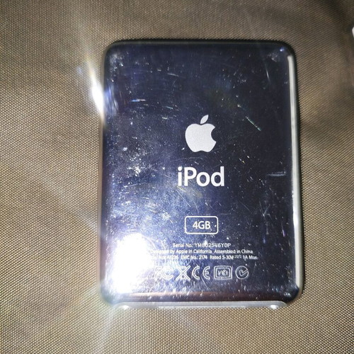 Apple iPod nano 3rd Generation 4GB μεταχειρισμένο, ασημί MA978LL/A A1236