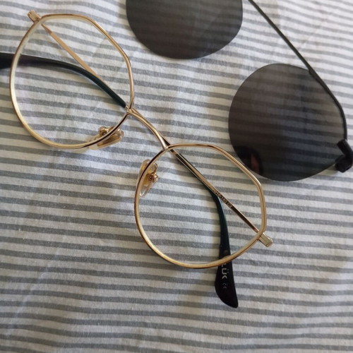 Box Now Unisex Glasses with Magnetic Sun Lenses, like new