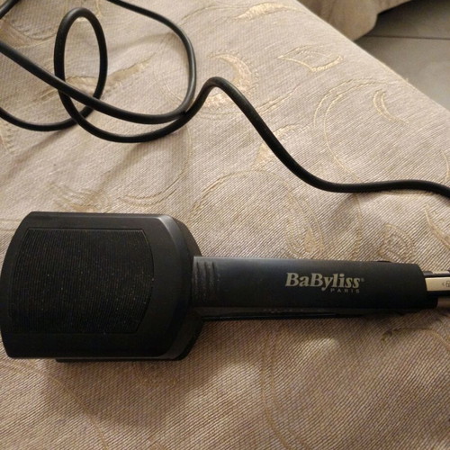 Babyliss titanium ceramic hair straightener like new