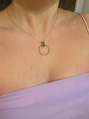 Necklace with green stone like new, gold color chain and circle