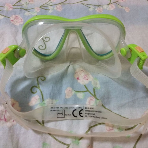 Children's snorkeling mask