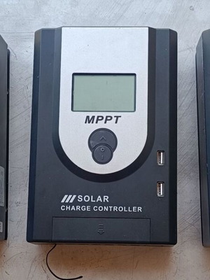 Ρυθμιστής φόρτισης Solar Fam MPJ40 40A MPPT, πακέτο 3 τεμ.