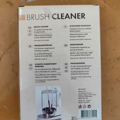 Brush cleaner new, special container for painting brushes