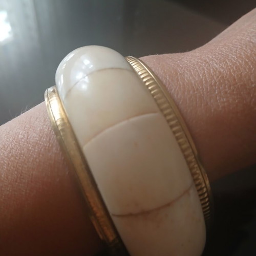 Vintage bracelet with bone 6.5 cm opening like new