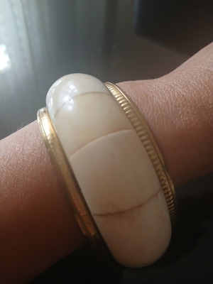 Vintage bracelet with bone 6.5 cm opening like new