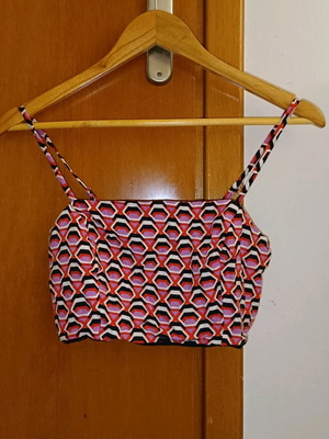 Crop top with geometric pattern Stradivarius like new, size Small, multicolor