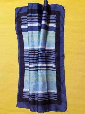 Φουλάρι σε μπλε αποχρώσεις σαν καινούργιο