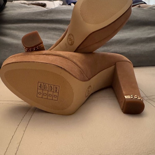 Michael Kors shuede pumps size 38 new beige