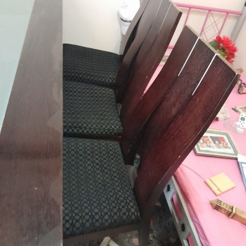 Wooden dining table with chairs like new, extendable 180x100 cm