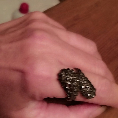 Vintage ring like new, black