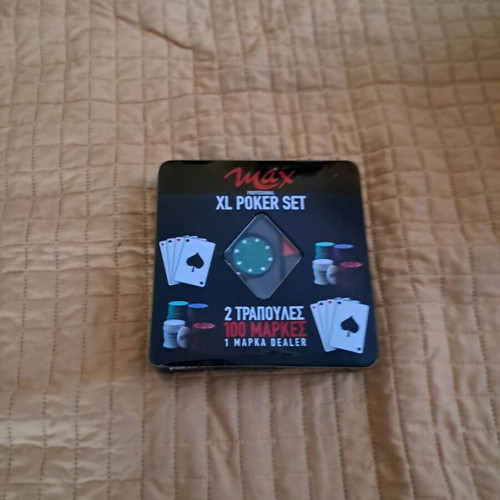Xl poker set used with wear on the box