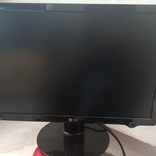 LG Flatron L207WT computer monitor used