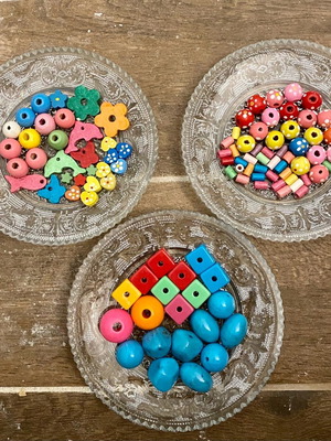 Ξύλινες και πλαστικές χάντρες καινούργιες για κατασκευή κοσμημάτων