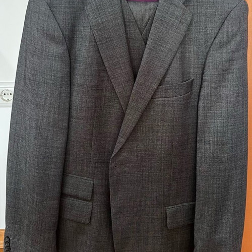 Костюми и кадифено сако като нови, включително Cerutti, Tommy Hilfiger, Ermenegildo Zegna