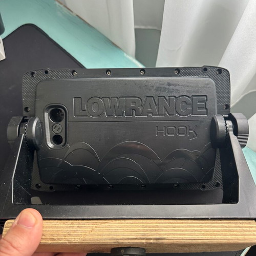 Lowrance Hook Reveal 7 fishfinder and navigator like new with Aegean maps