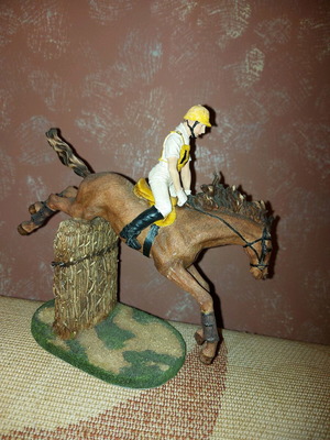 Decorative figurine like new