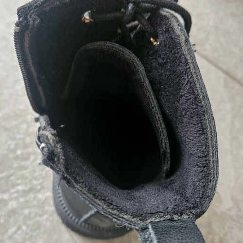 Black boots used for girls size 33 with fur lining
