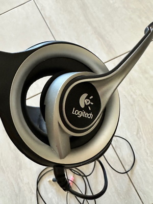 Logitech 981-000041 digital precision PC gaming headset like new