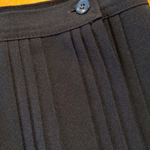 Girls' blue pleated parade skirt used, size 14