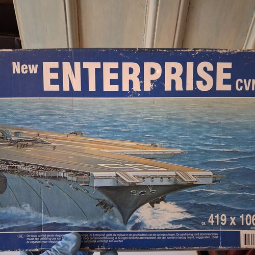 USS Enterprise CVN-65 Aircraft Carrier Model 1:800 like new, sealed