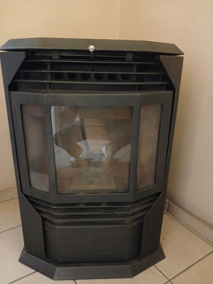 Σόμπα πέλλετ 12 kW από μαντέμι για έως 120 τ.μ.