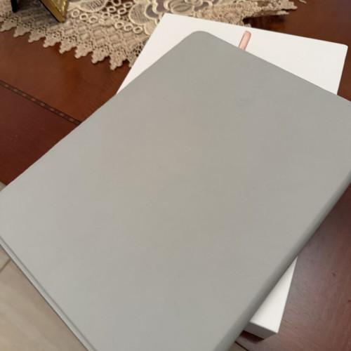 iPad 6th Generation 128GB Gold like new