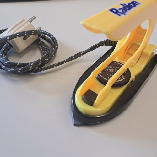Mini travel iron used, excellent condition