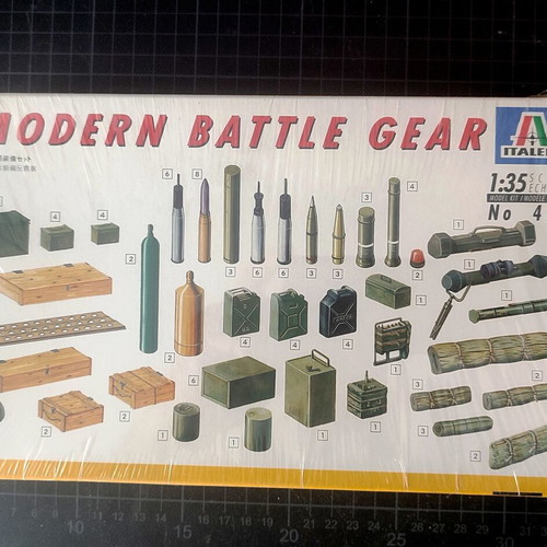 Italeri 423 1/35 Modern Battle Gear new model
