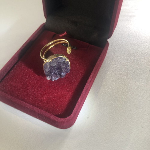 Ring with natural amethyst adjustable size, purple and gold