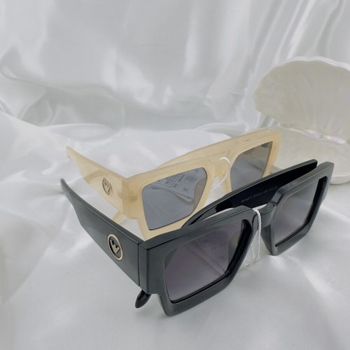 Sunglasses pair with logo detail