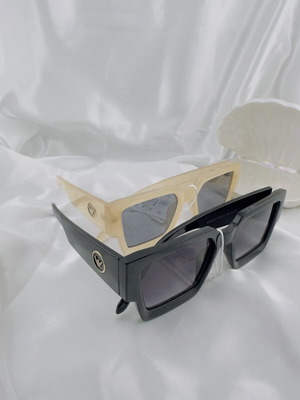 Sunglasses pair with logo detail