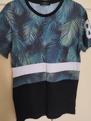 Bershka men's t-shirt with palm design and mesh hem used, size M