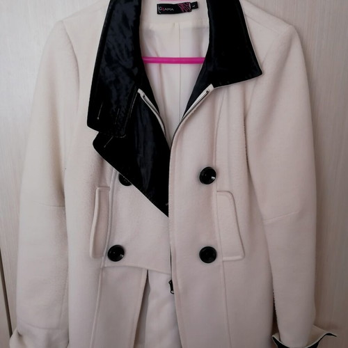 Grama women's coat Large like new, black and white