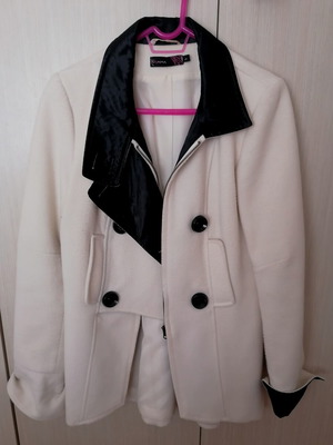 Grama women's coat Large like new, black and white