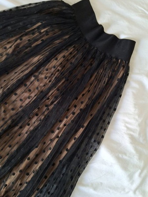 Skirt with black polka dot tulle and beige like new
