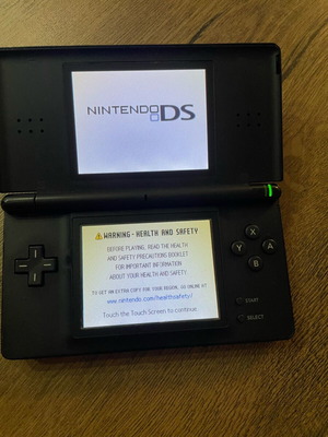 Nintendo DS Lite used, black with cartridge and original charger