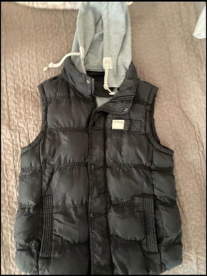 Sleeveless jacket with inner lining used, size Small/Medium, black
