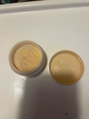 Bellapierre Banana Setting Powder like new