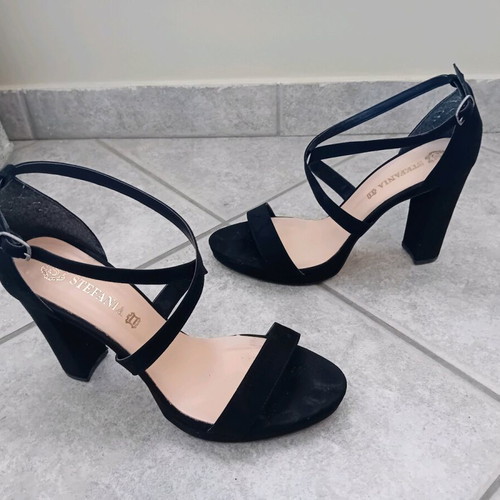 Stefania black sandals with thick stable heel like new, size 40