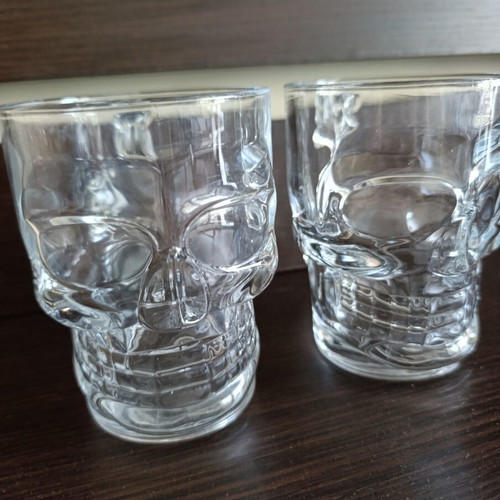 Skull-shaped glasses like new, set of two
