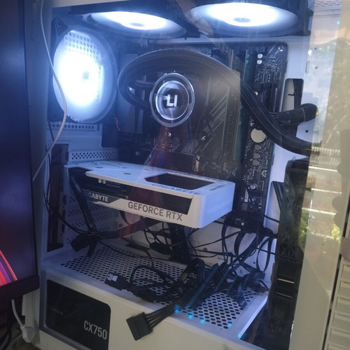 Gaming PC like new with AMD Ryzen 5 and NVIDIA GeForce RTX 5060