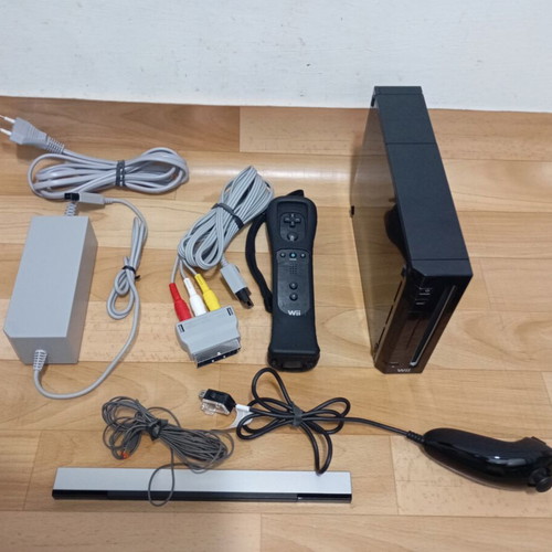 Wii console with controller used, good working condition