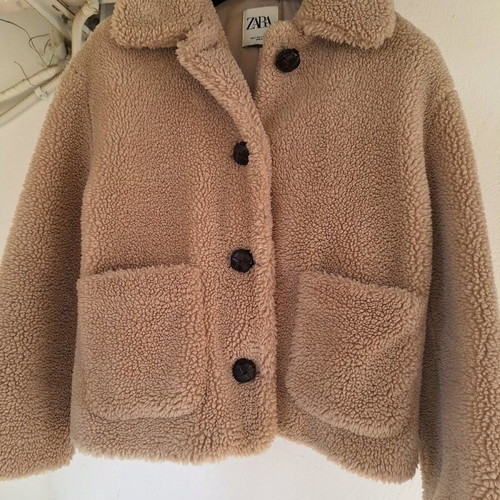 Zara short beige jacket like new with brown buttons and pockets