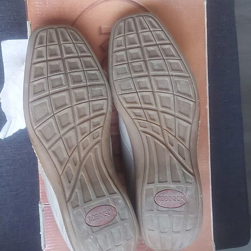 Robinson cream shoes size 42, narrow fit, like new