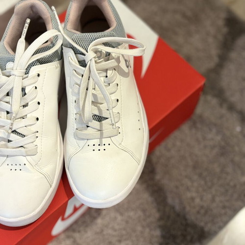 On Sneaker The Roger used, size 36.5, white